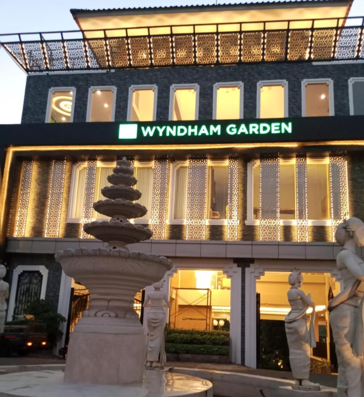 Wyndham Garden Yogyakarta Hotel Conference & Action Park Селеман Екстер'єр фото